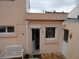 Le tuyau de gaz et la descente des eaux pluviales devaient être faits par nos soins. M. CARDINAL, métreur s'est mis en relation avec le plombier pour lui indiquait exactement ce qu'il devait faire